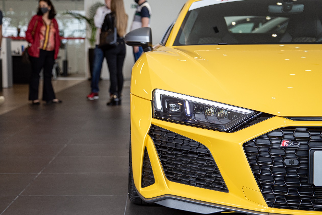 Magenta R8 Primeiras unidades do R8 são entregues no Brasil