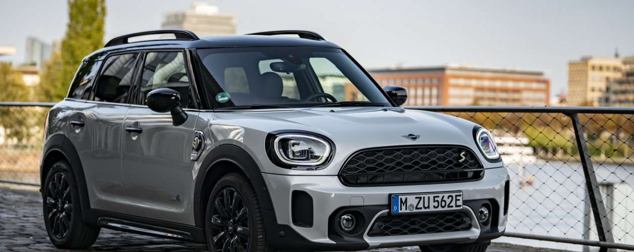 P90399853_highRes_mini-cooper-