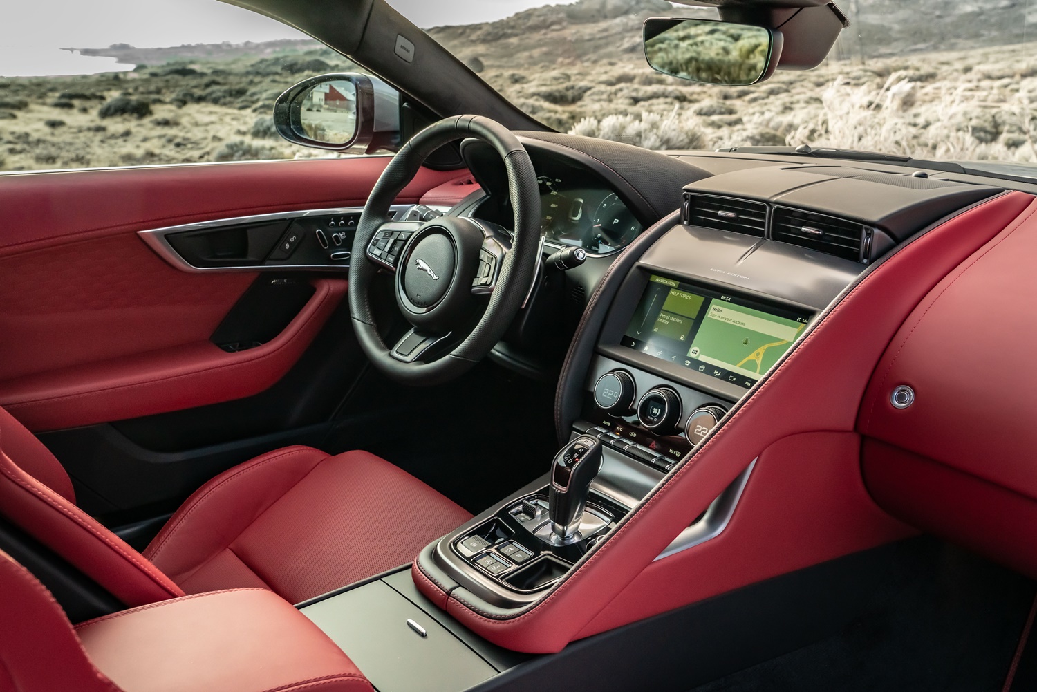 Novo Jaguar F Type P300 Coupé Couro Mars Red Painel