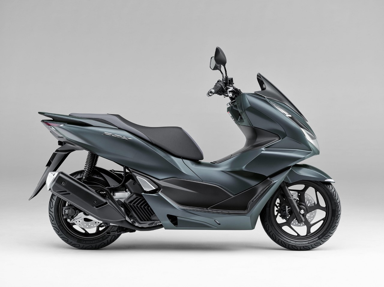 Honda revela, no Japão, linha 2021 do scooter PCX