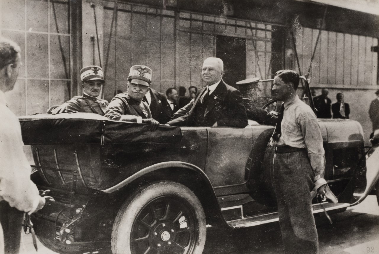 Thumbnail Giovanni Agnelli E O Rei Vítor Emanuel Iii fundadores das marcas de carros