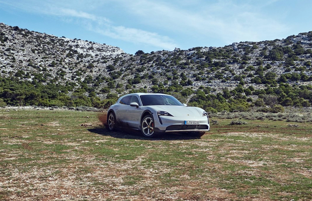 Porsche Taycan Cross Turismo Na Terra
