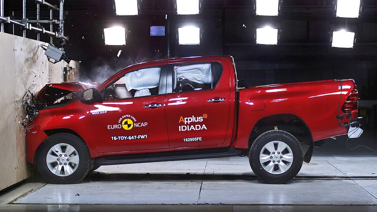 Toyota Hilux Crash Test