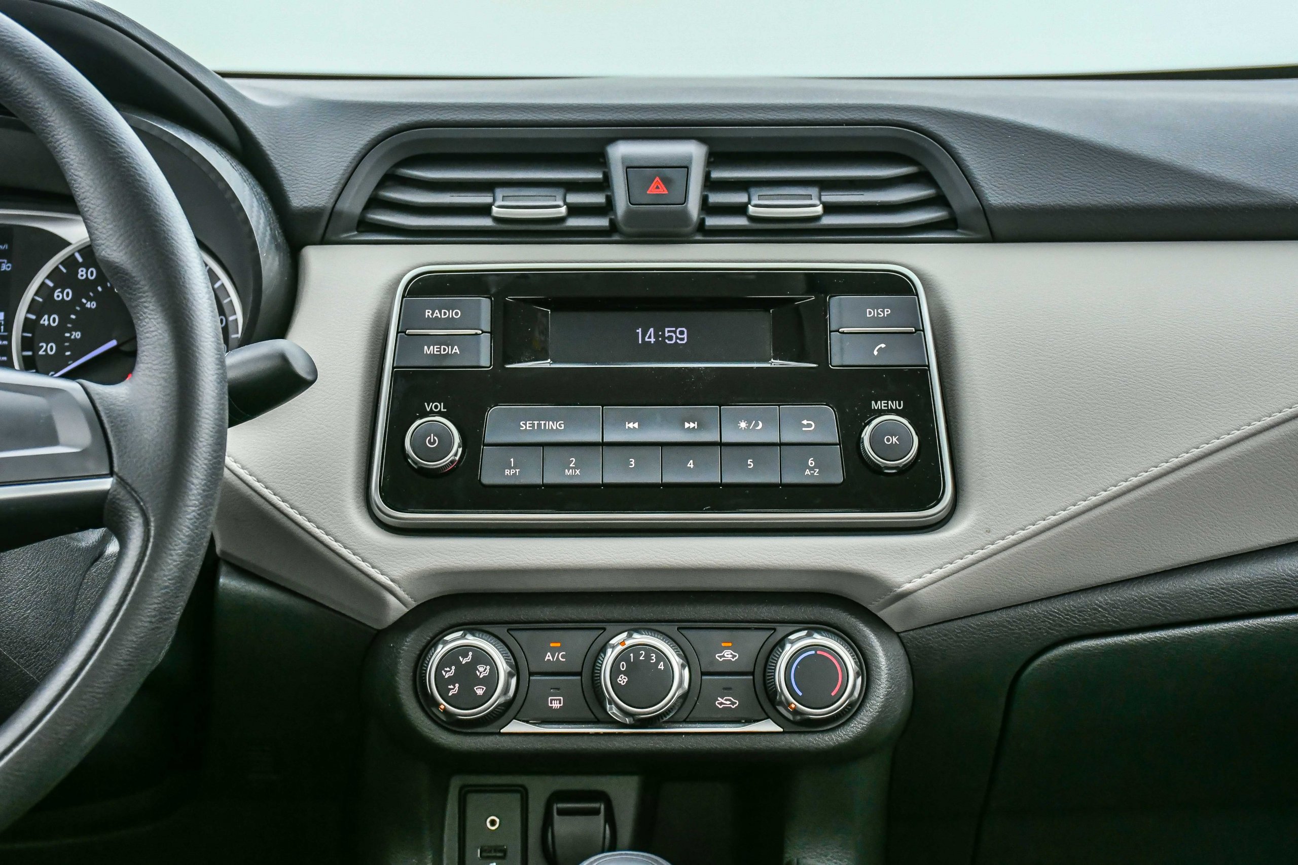 Nissan Versa Sense 7607