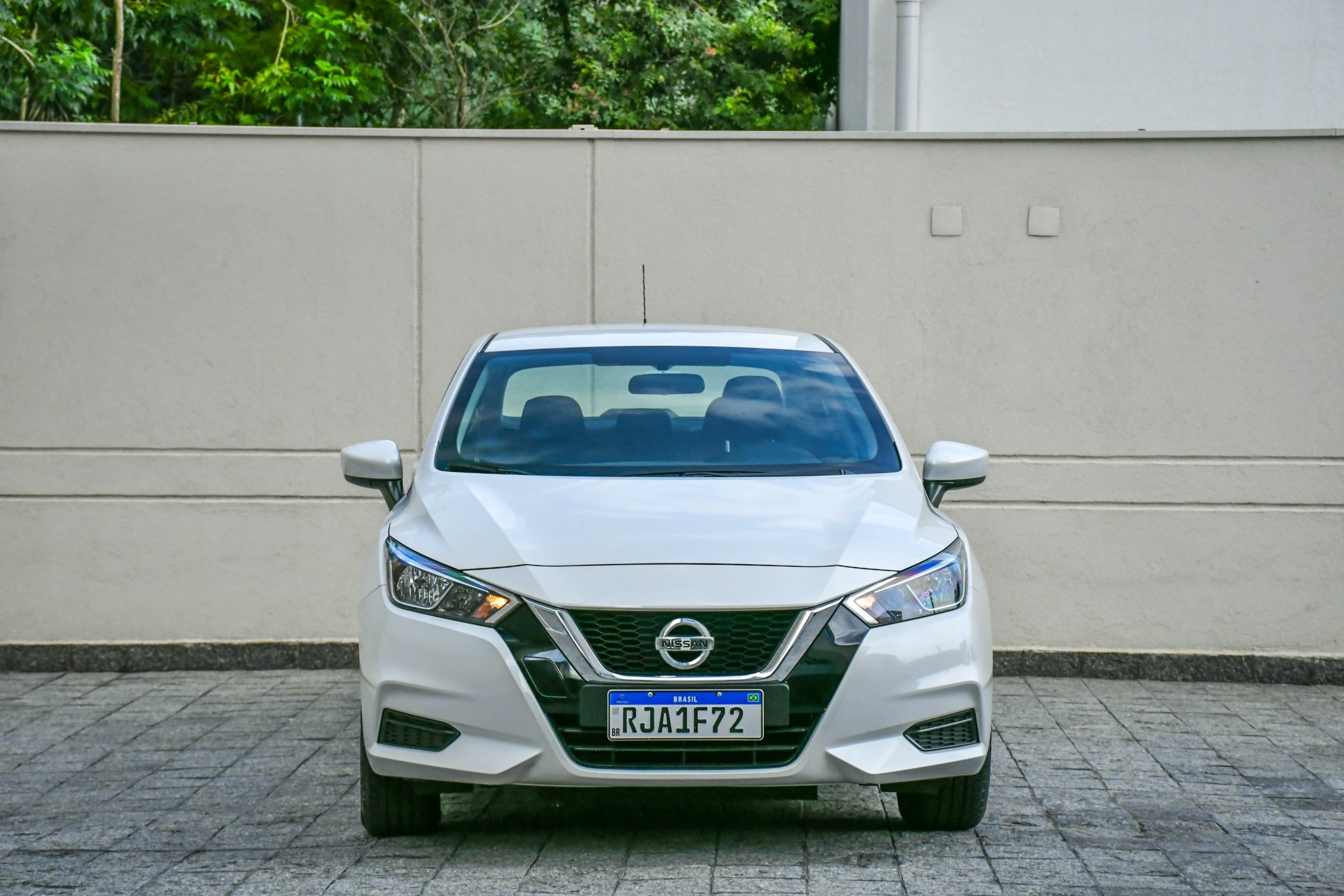 Nissan Versa Sense 7566 carros com piloto automático