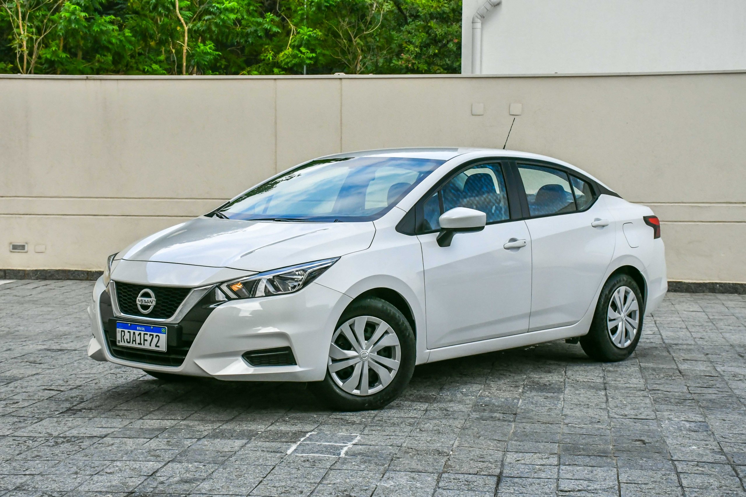 Nissan Versa Sense 7577