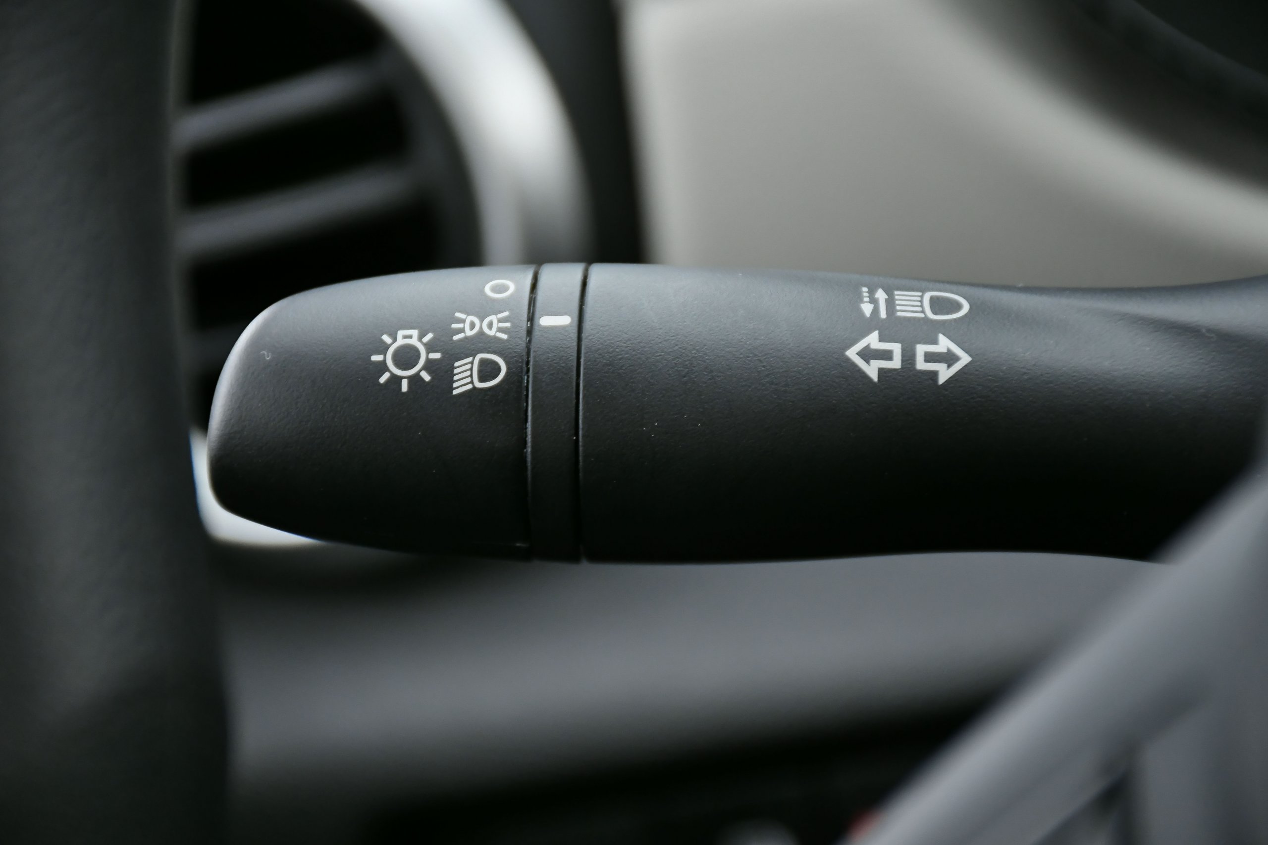 Nissan Versa Sense 7623