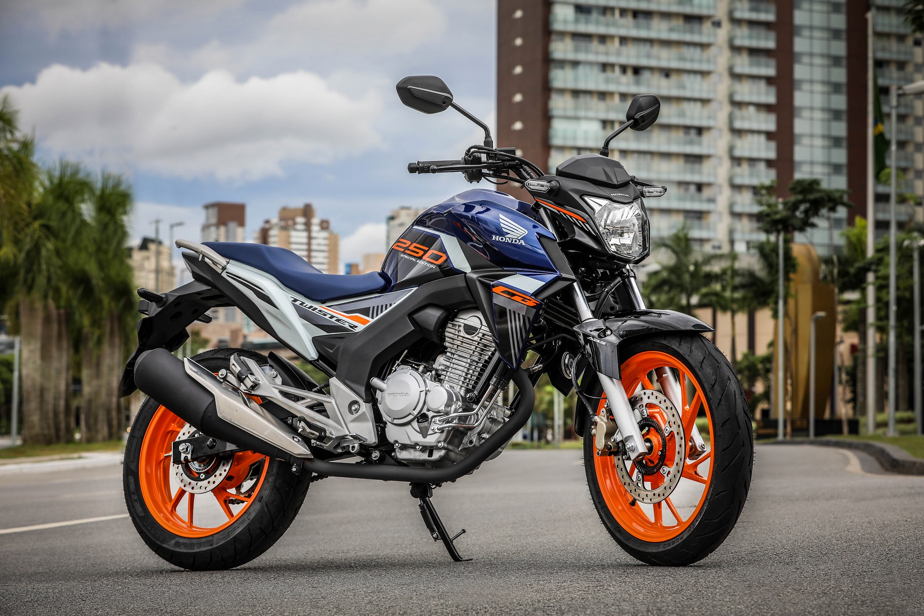 Moto Naked ou Esportiva: qual comprar? - Zelão Racing - Blog