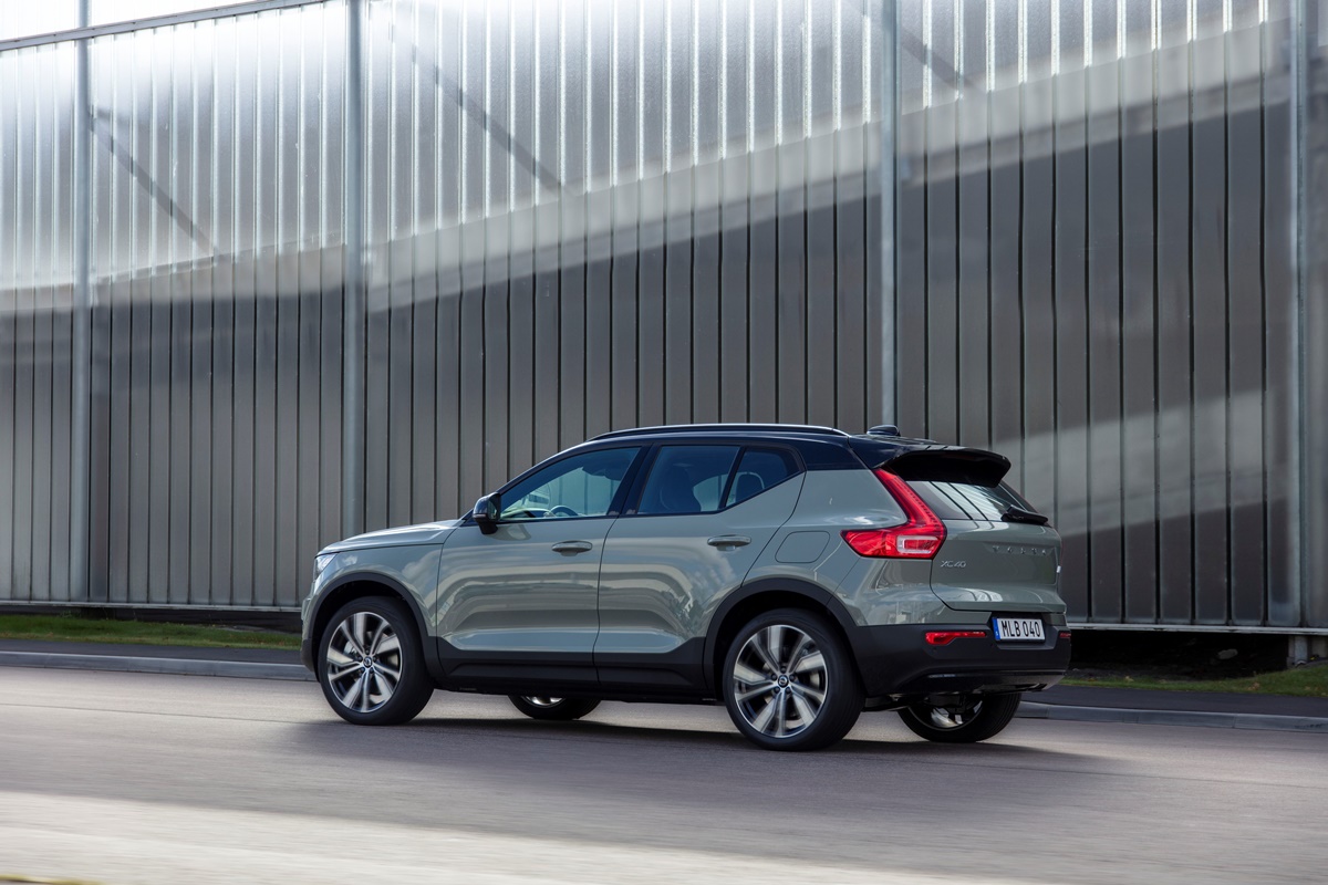 Volvo Xc40 Recharge P8 Awd In Sage Green