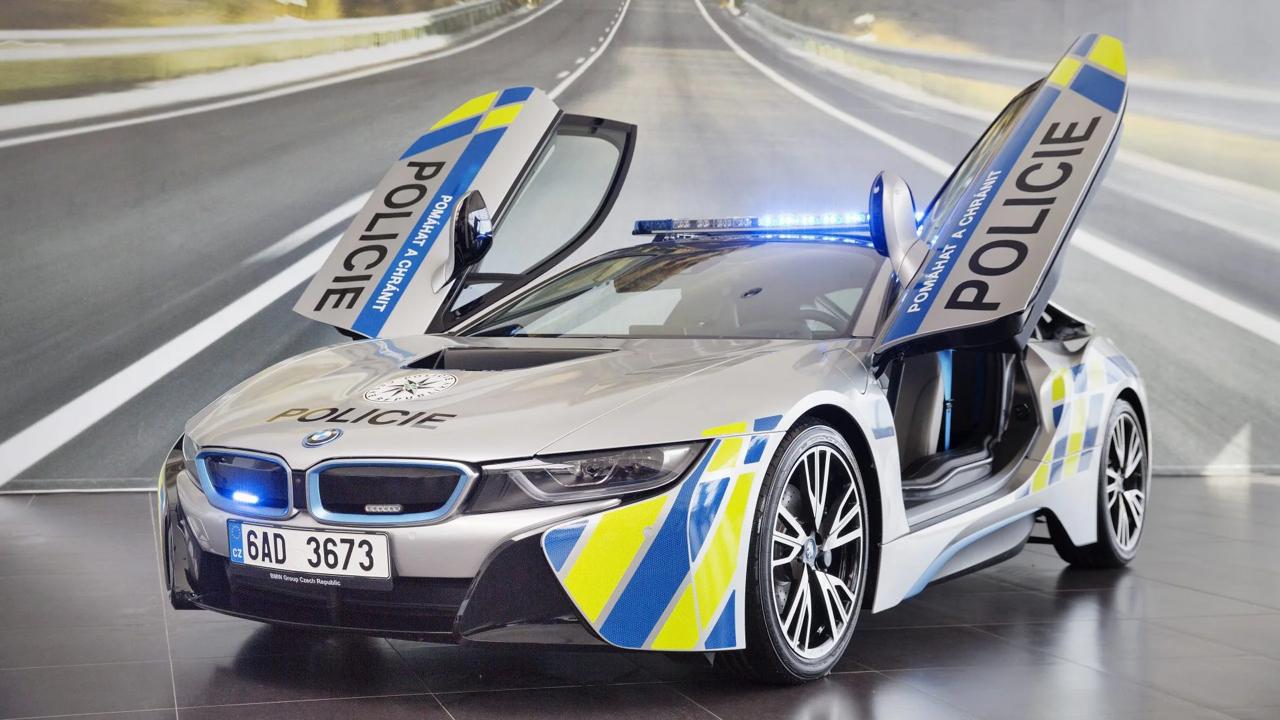 i8 carros de polícia