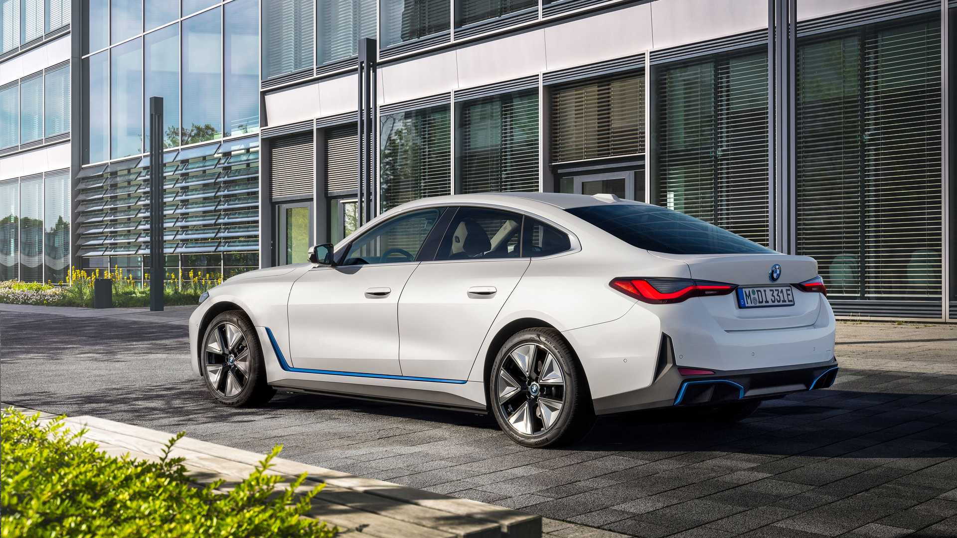 Bmw I4 (4)