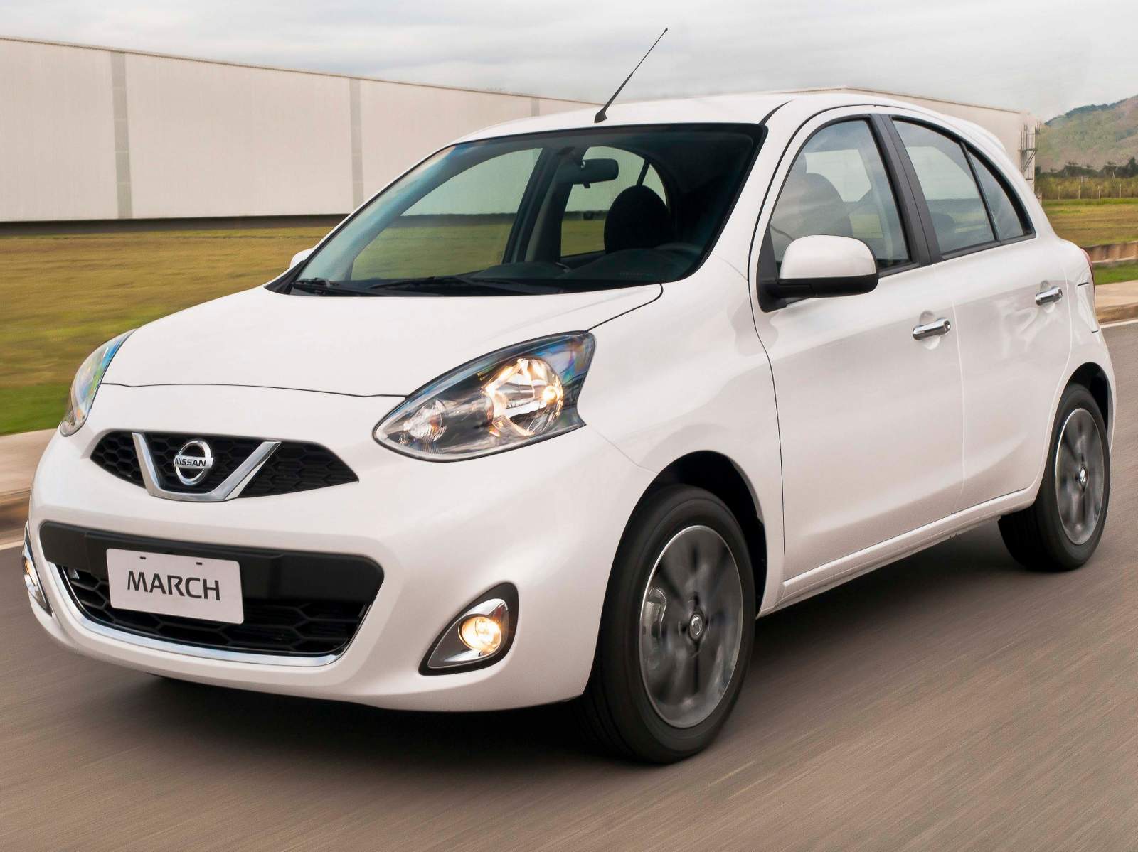 March Movimento - hatches compactos