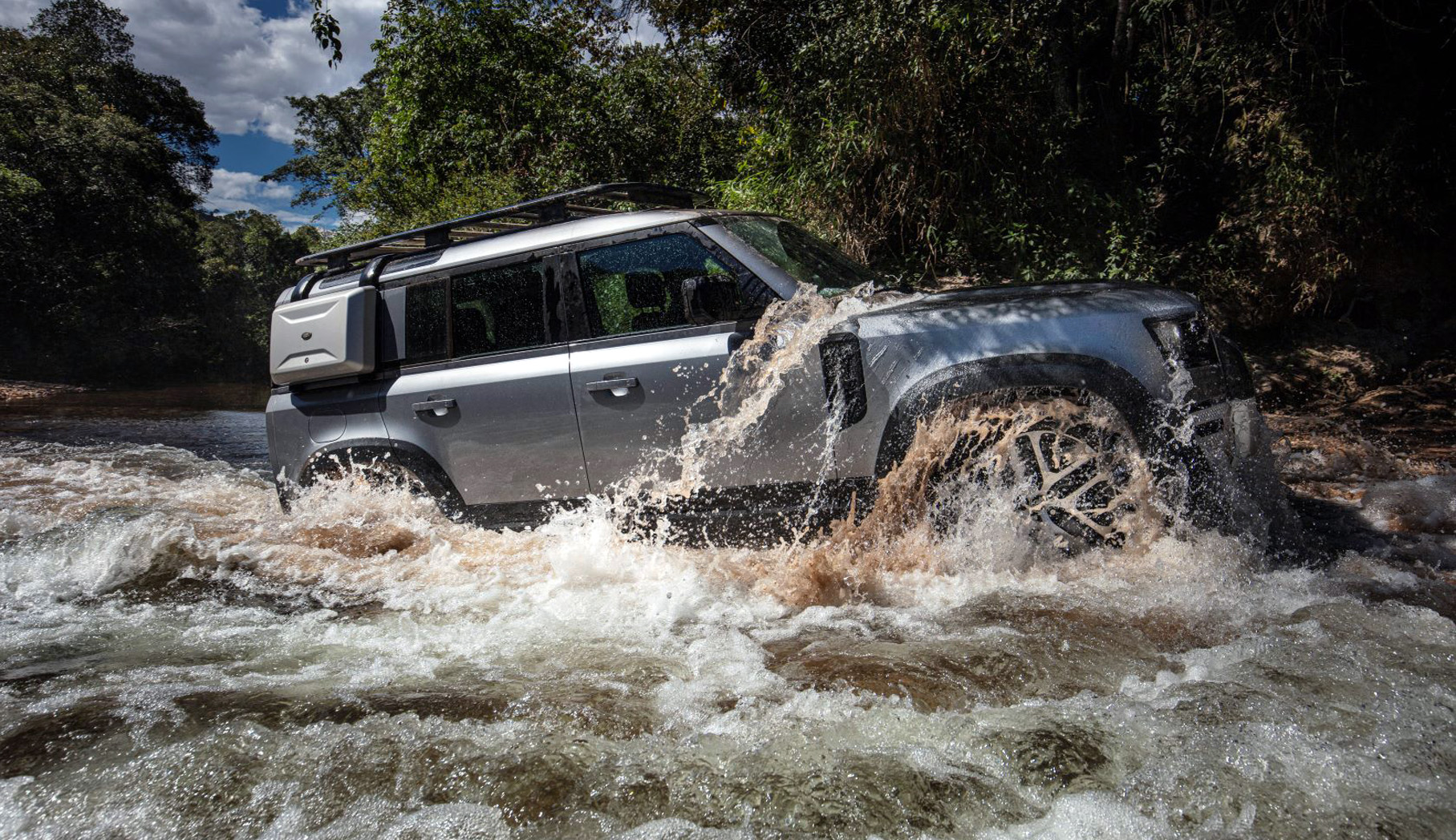 Land Rover Defender 2022
