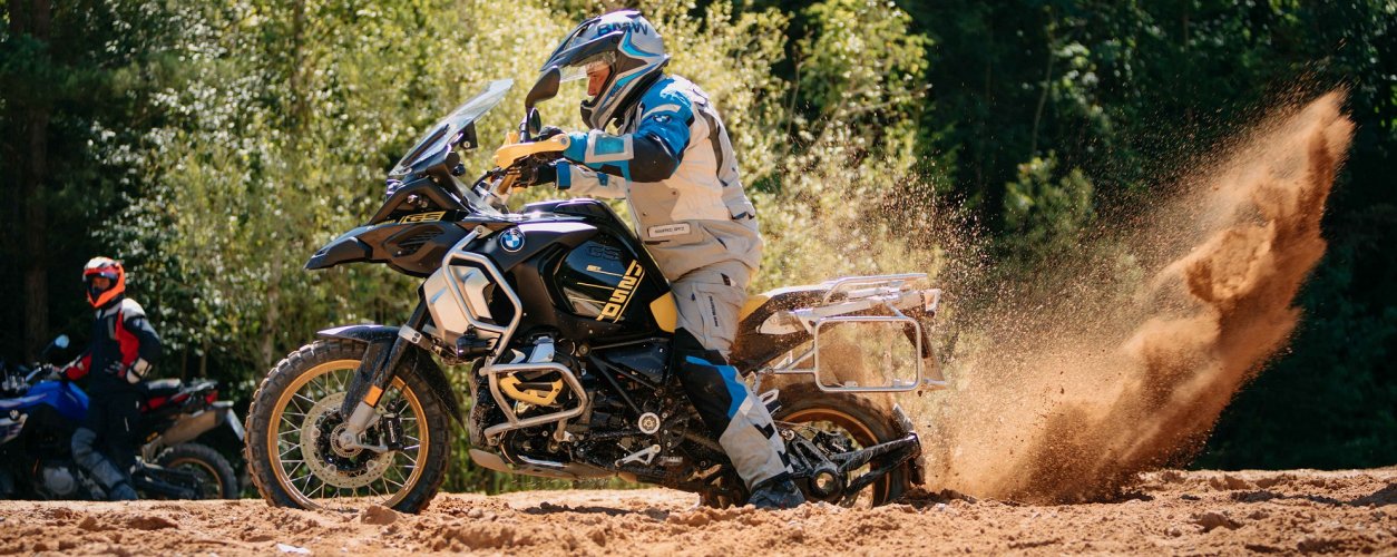 BIG TRAIL OU CROSSOVER? COMO ESCOLHER A MOTO CERTA PARA VIAJAR E NÃO SE  ARREPENDER - DIEGOCM 