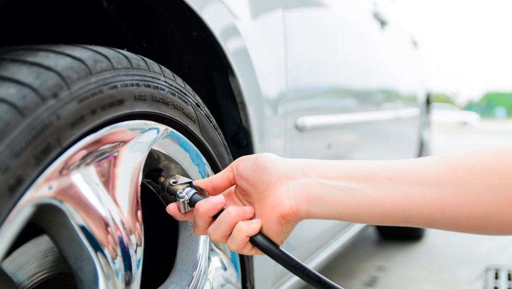 Calibrar Pneu Carro Automotivo Divulgacao Por Acaso