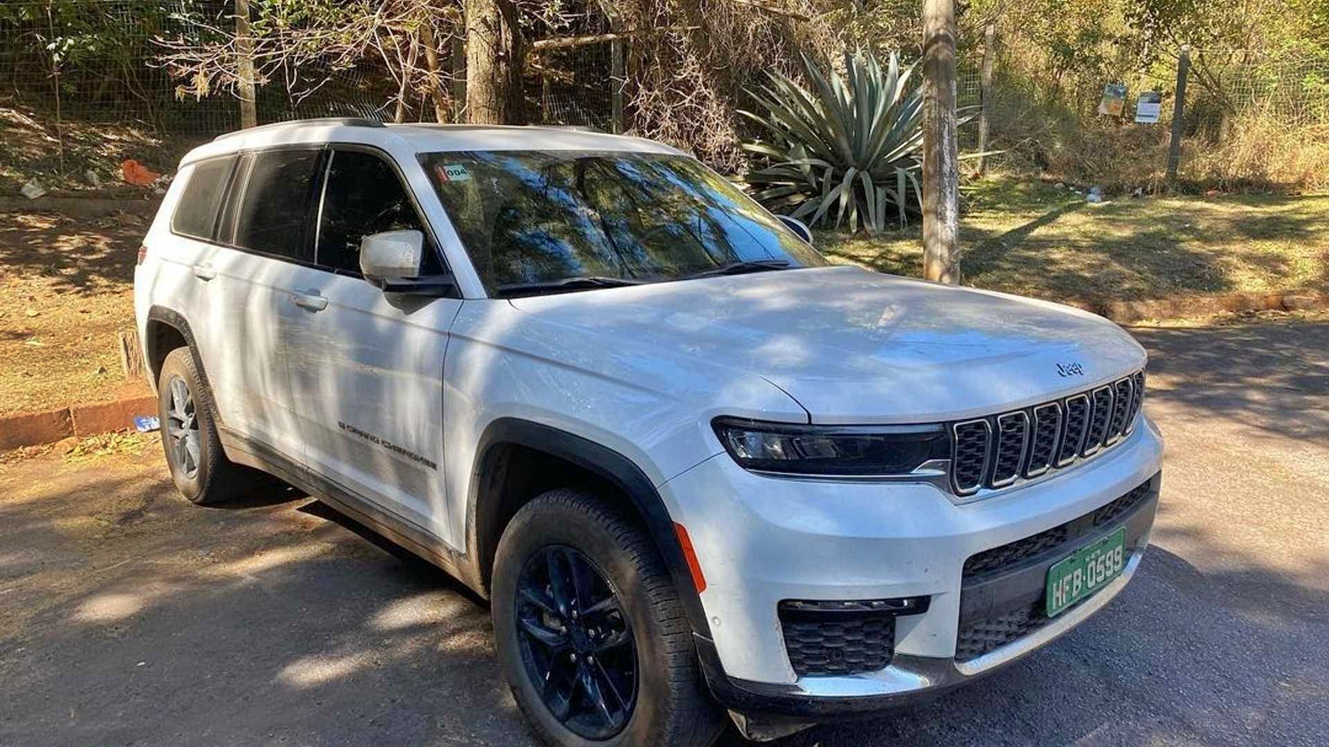 Flagra Jeep Grand Cherokee L (1)