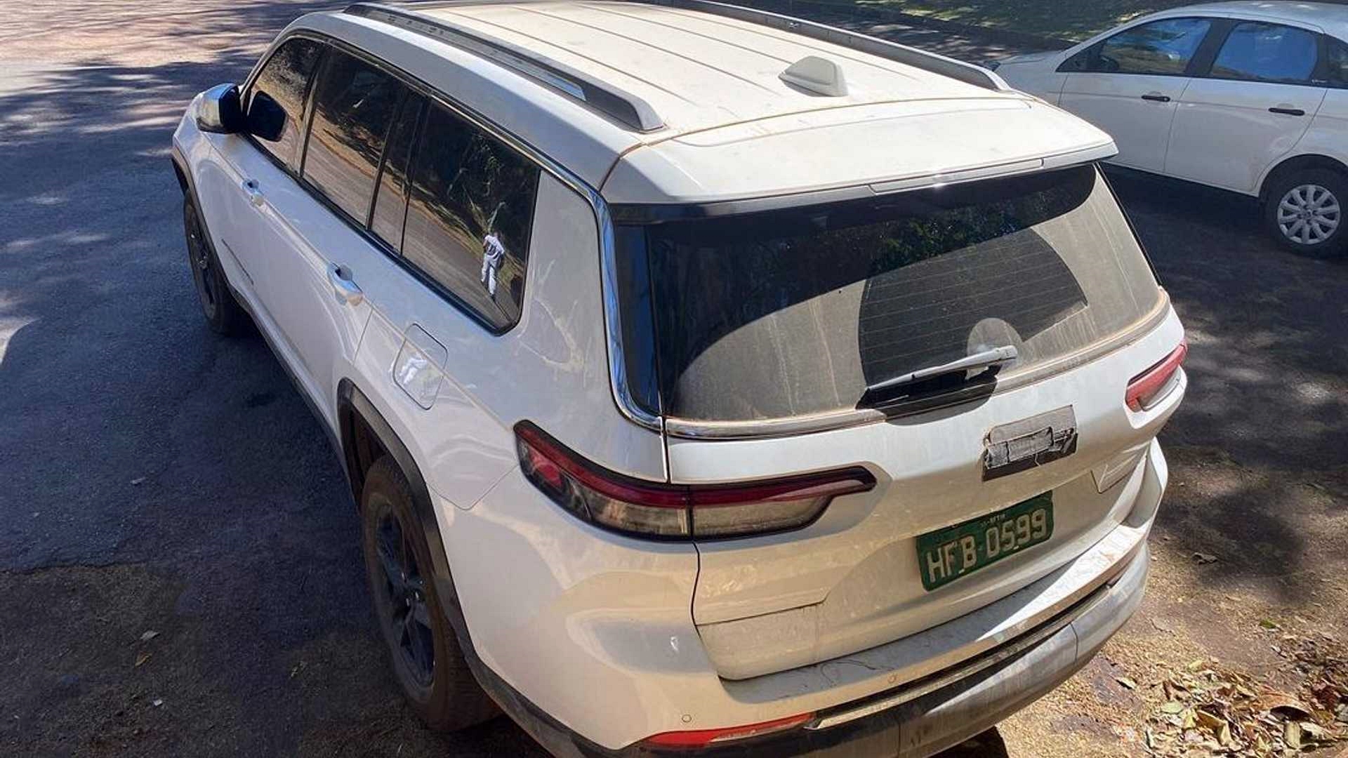 Flagra Jeep Grand Cherokee L (3)