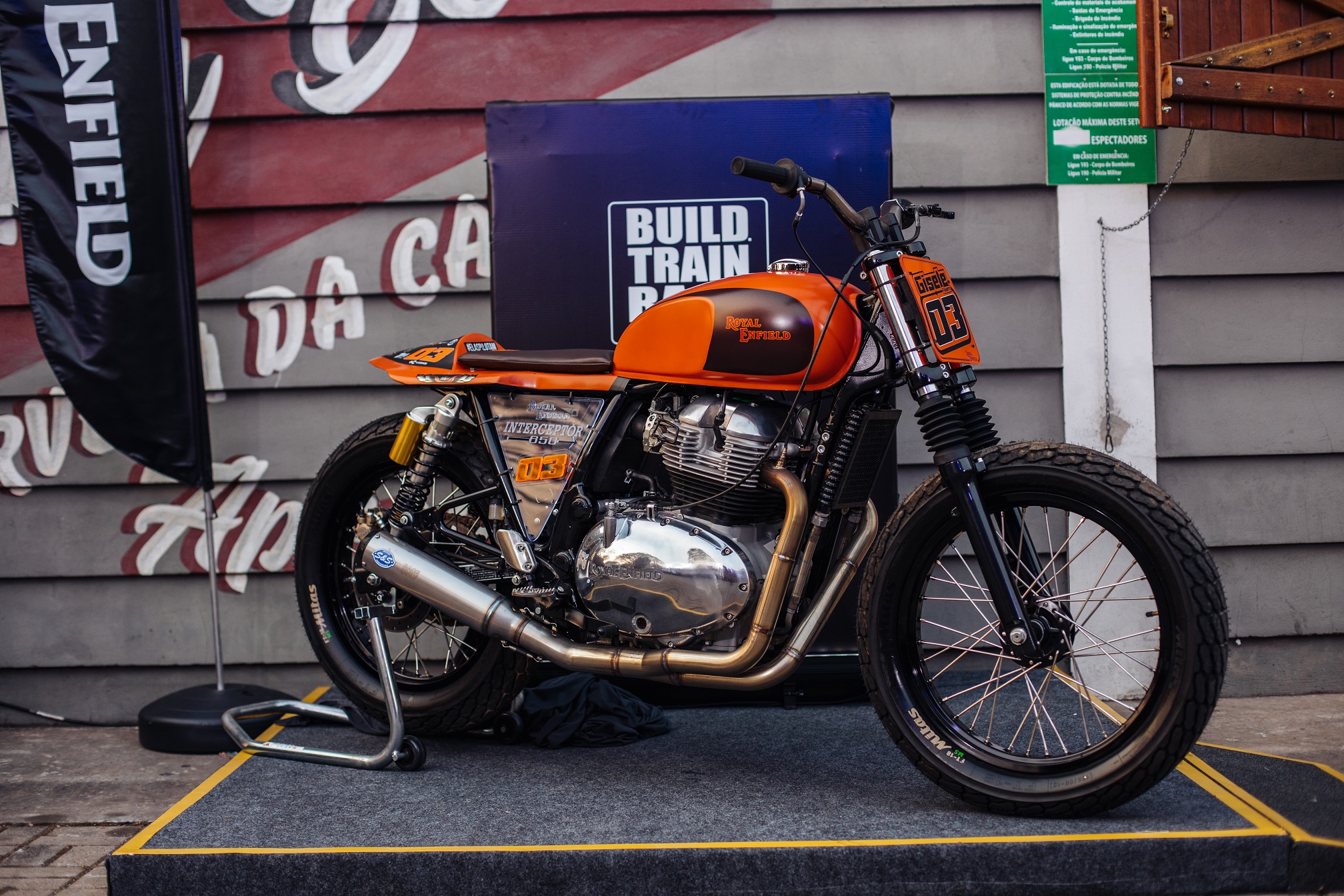 Moto Da Gisele Favaro para prova de flat track