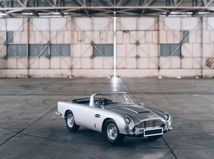 Empresa cria Aston Martin do 007 em versão sub-20