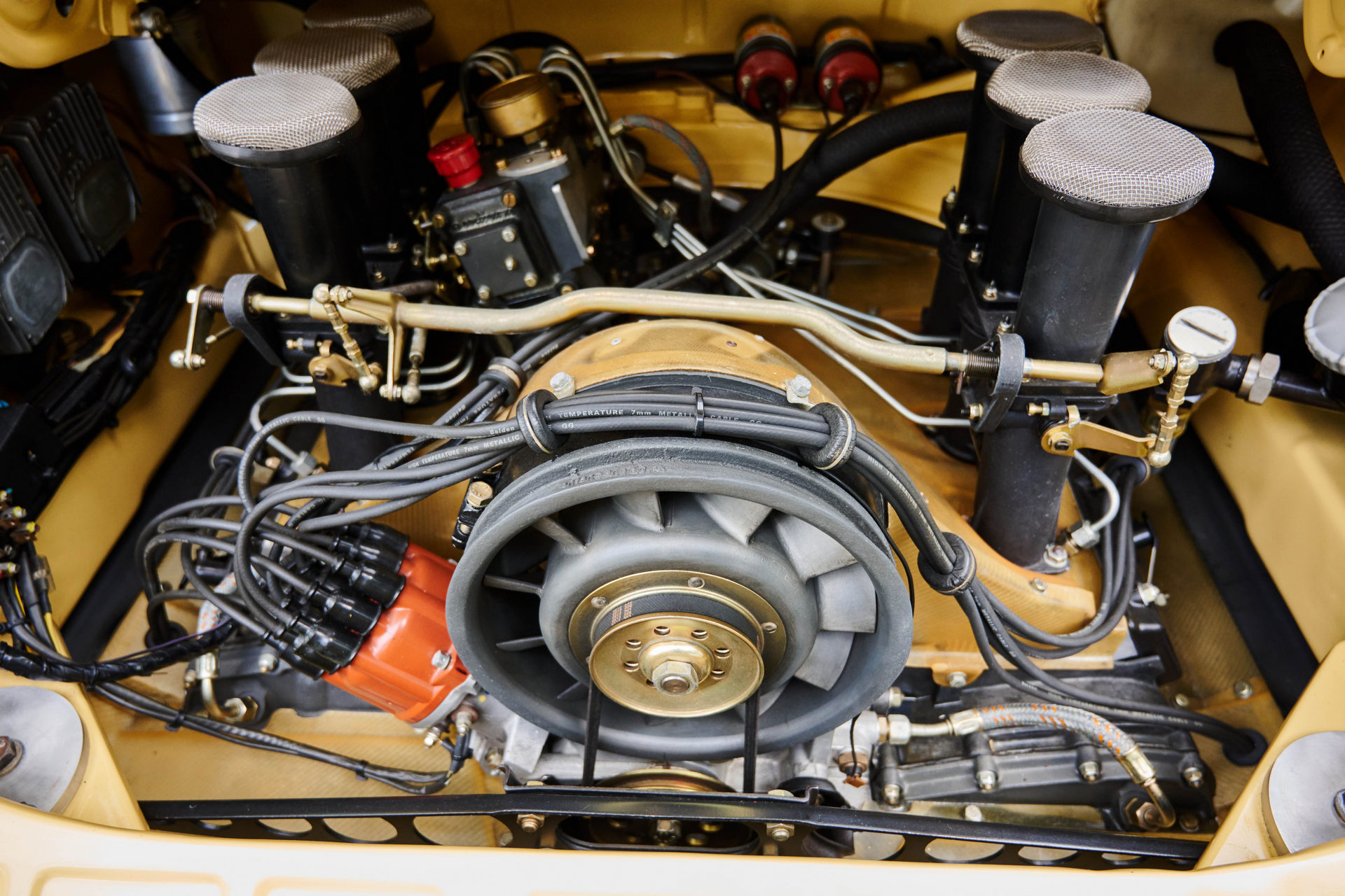 Porsche 911 Carrera 3.0 11