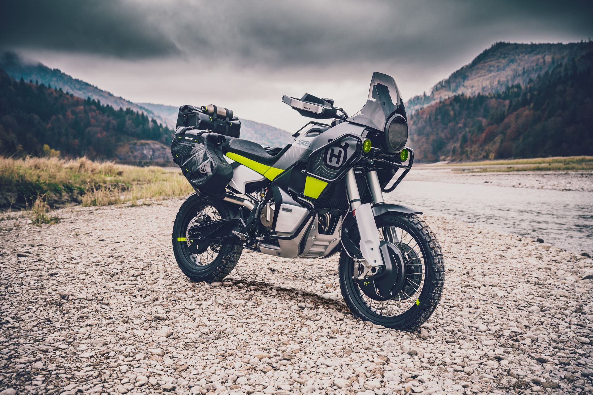 Husqvarna Norden 901 é Estradeira E Aventureira