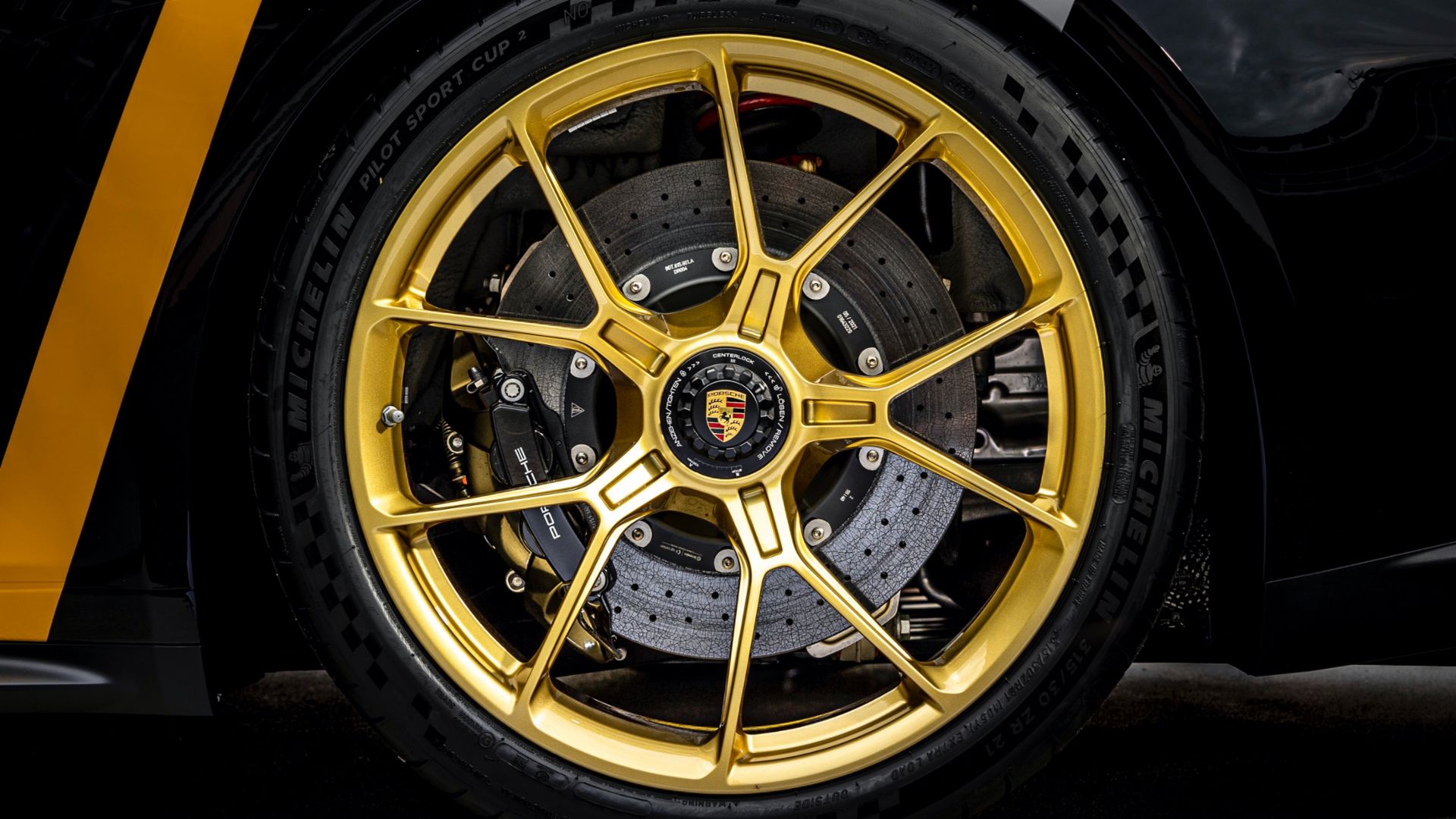 Porsche 911 Gt3 2022 Em Hiomenagem A Le Mans Campeão De 1985 (1)