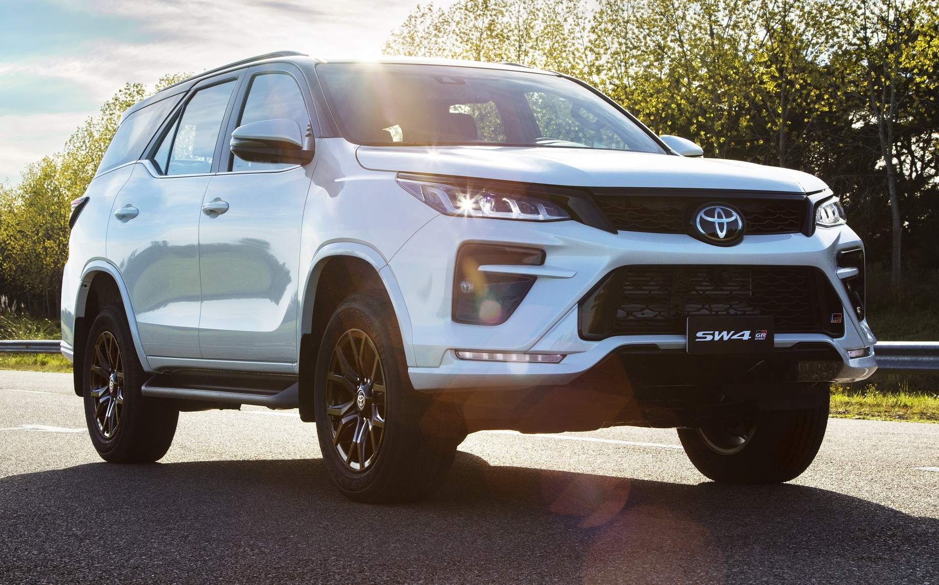 Toyota Hilux Sw4 Gr S (4)