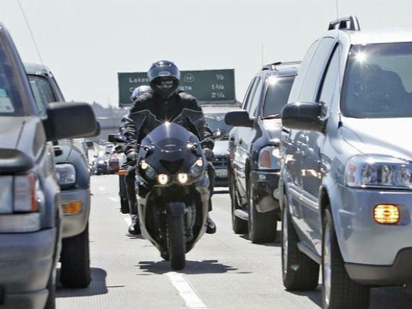 5. Trafegar No Corredor Entre Carros Em Paralelo