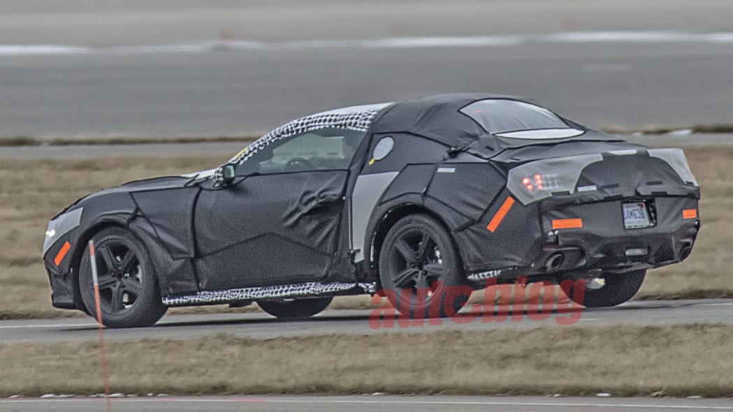 Ford Mustang 2024 Autoblog 2