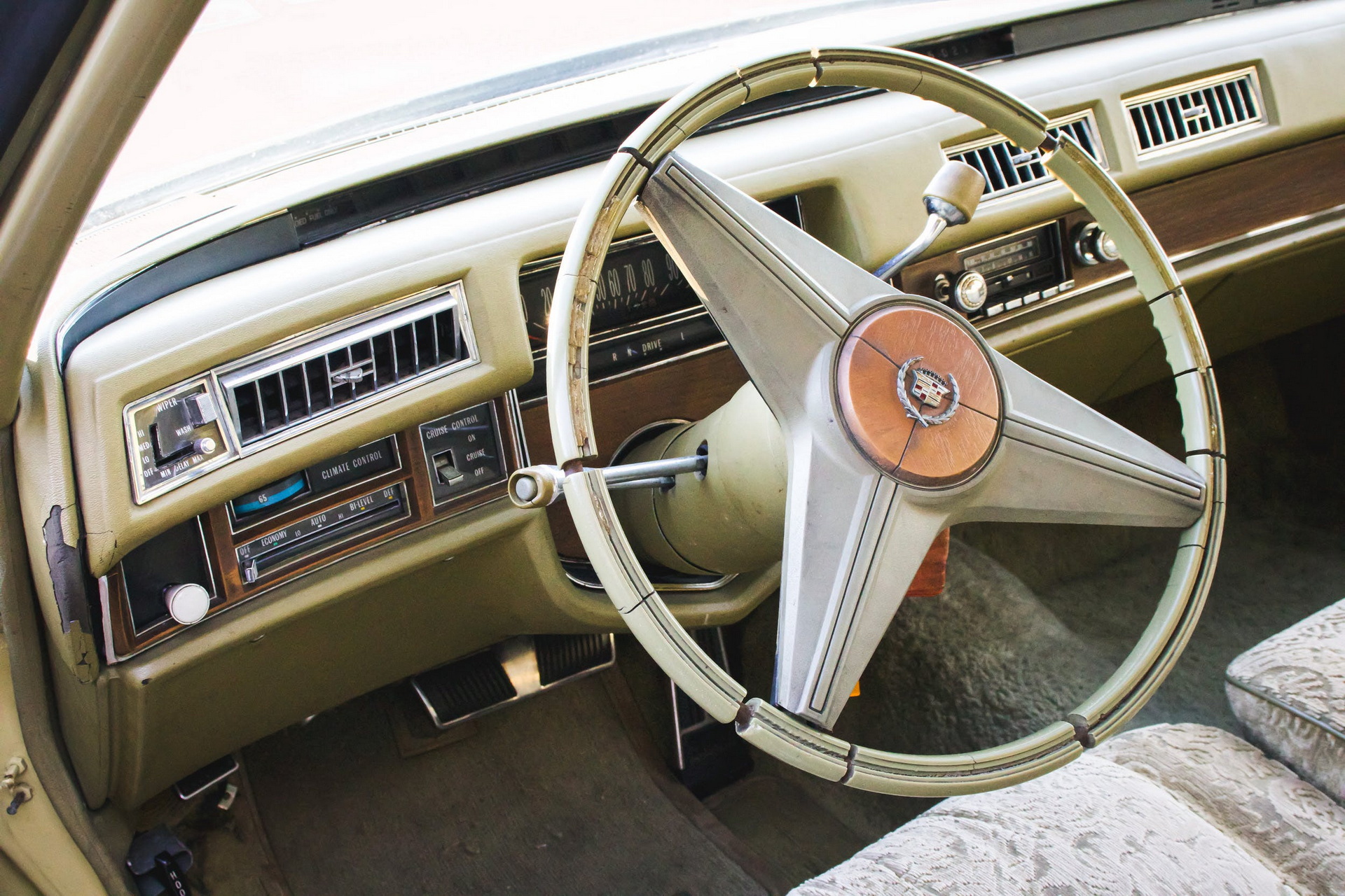1975 Cadillac Fleetwood Brougham Elvis 8