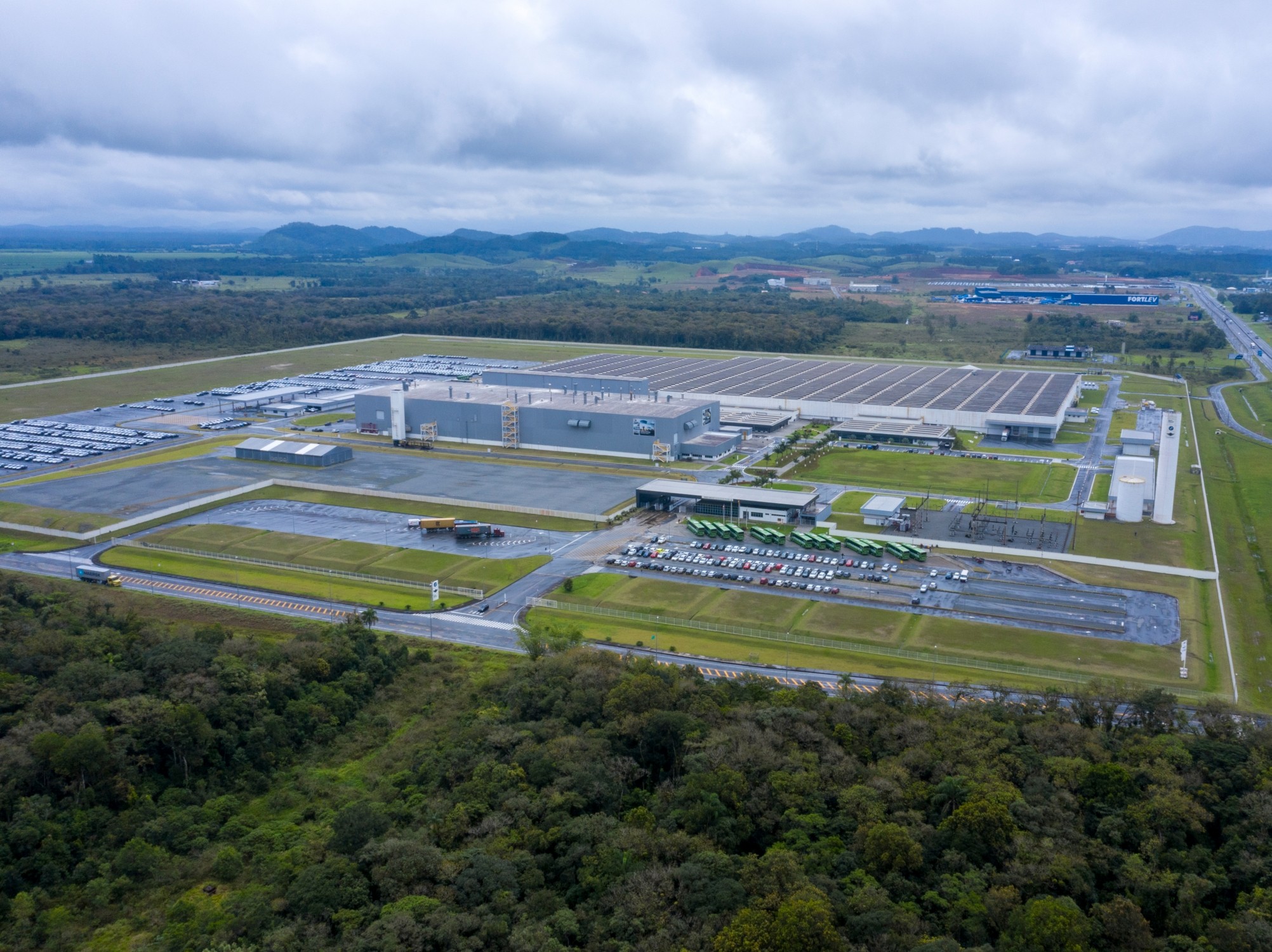  Planta da BMW em Araquari (SC) produz o Série 3 e os SUVs X1, X3 e X4