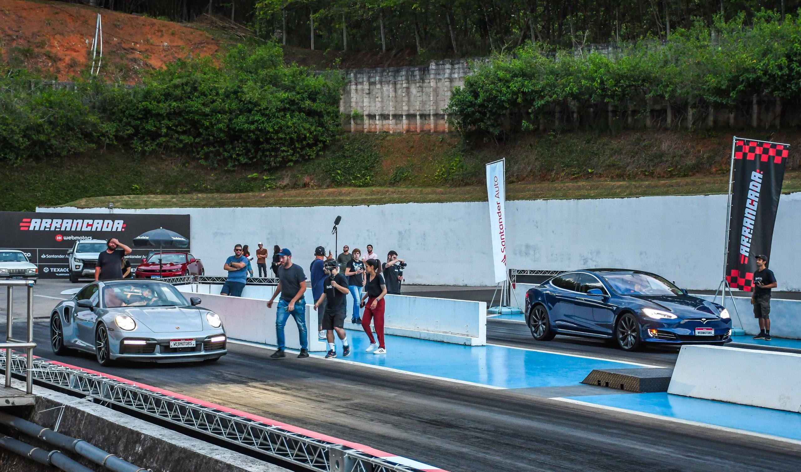Evento Arrancada 6321 Tesla Model S x Porsche 911 Turbo S