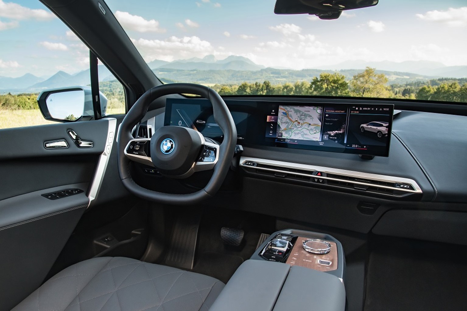 BMW lança carro inteligente em live na Twitch e abre nova era da mobilidade  no Brasil