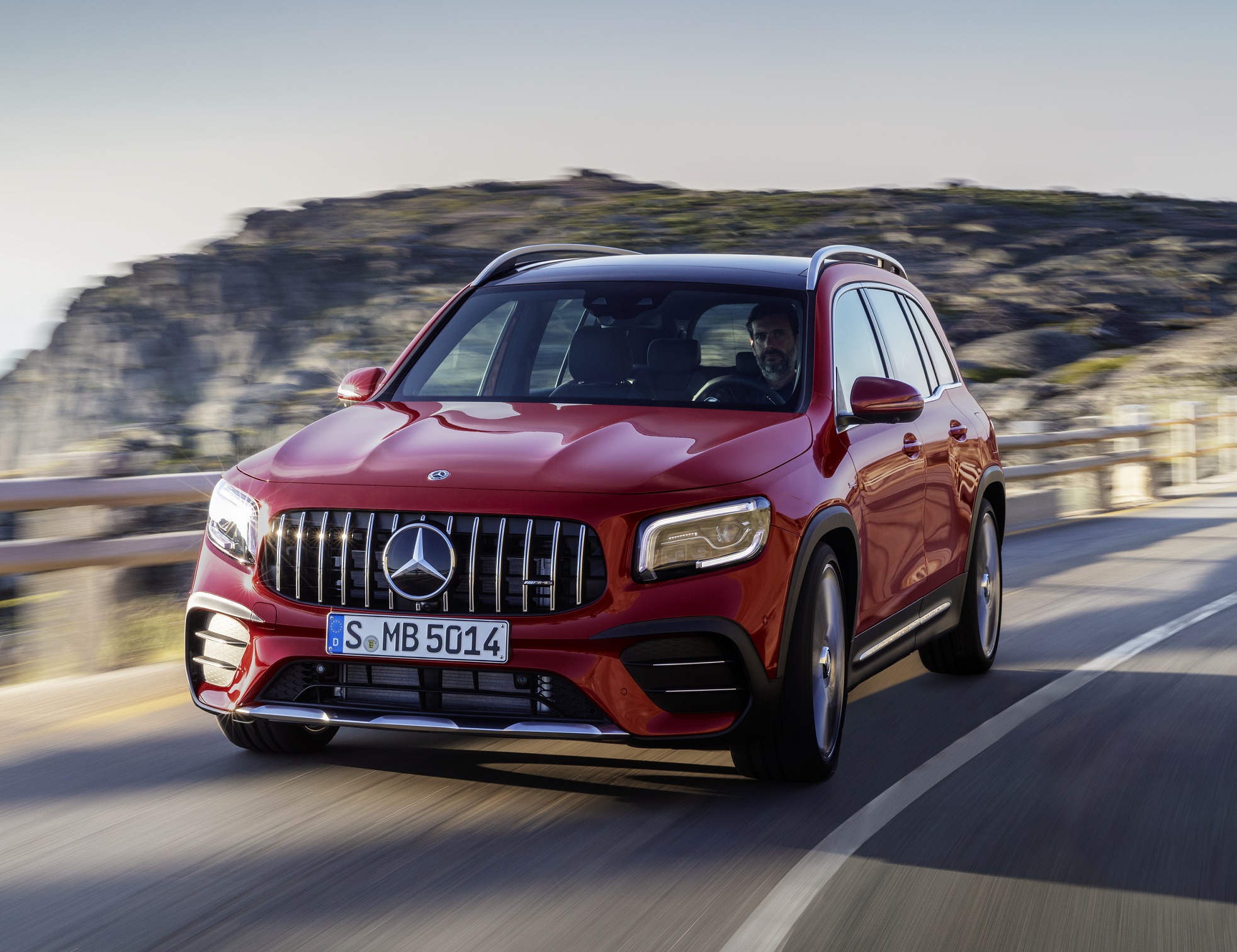 Konkurrenzlos In Seiner Klasse: Der Neue Glb 35 4matic Kombiniert Mit Einer Hohen Variabilität, Viel Platz Und Mit Hohem Fahrspaß Unrivalled In Its Class: The New Glb 35 4matic Combines Great Variability And Plenty Of Space With Sheer Driving Pleasure