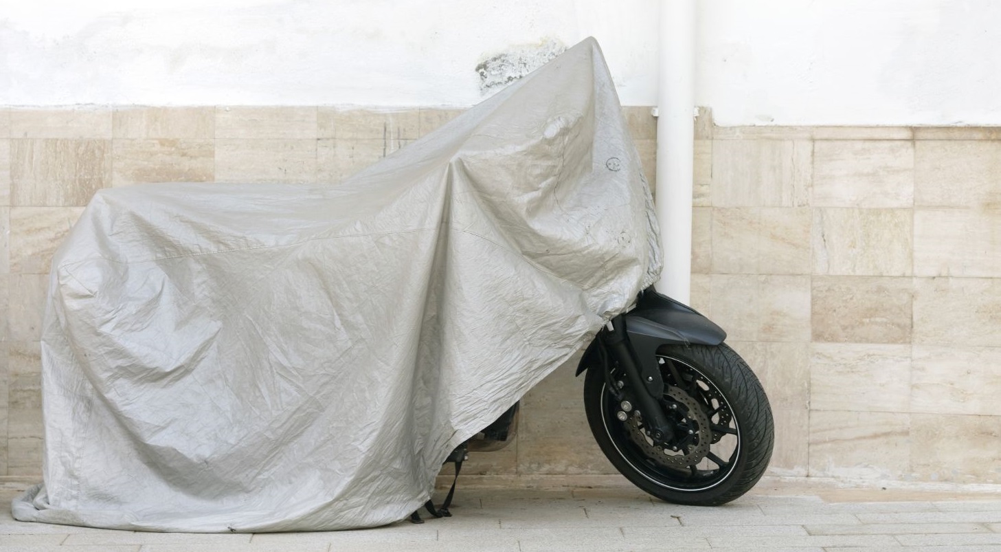 Moto Coberta Por Capa Shutterstock Copia