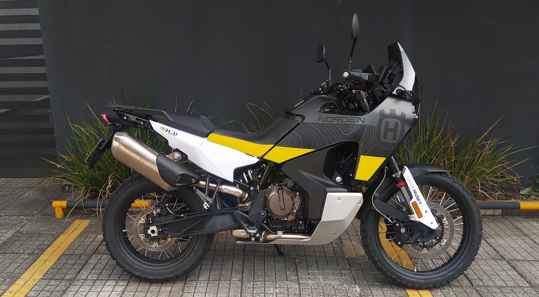 Exclusivo: aceleramos a Husqvarna Norden 901!