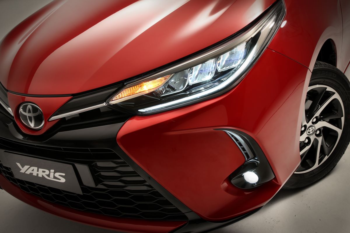 Toyota Yaris Legenda Luzes Diurnas De Leds Agra Estão Nos Nichos Dos Faróis De Neblina