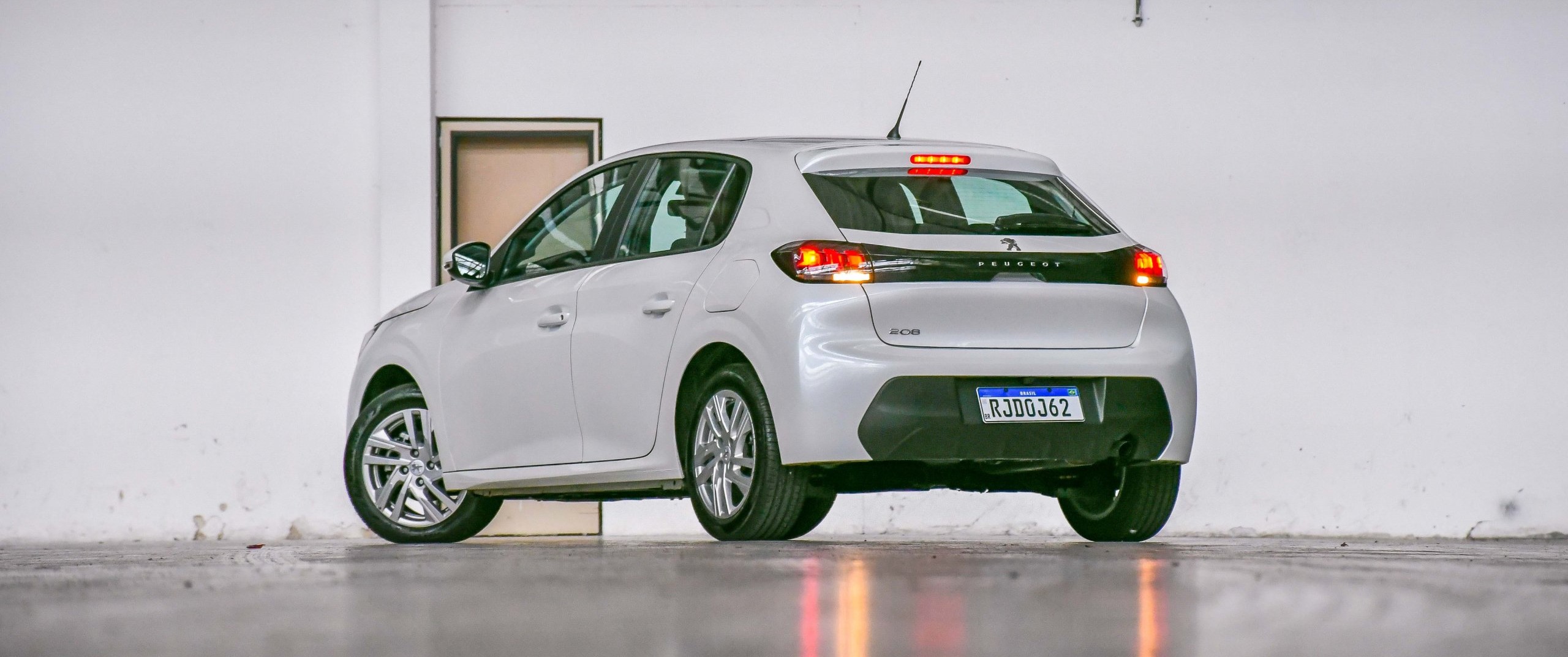  Linha atual do 208 só oferece motorização 1.6L e tem preços que partem dos R$ 78 mil