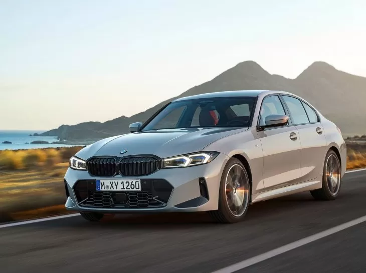 BMW Série 3 muda cara e ganha super tela no painel