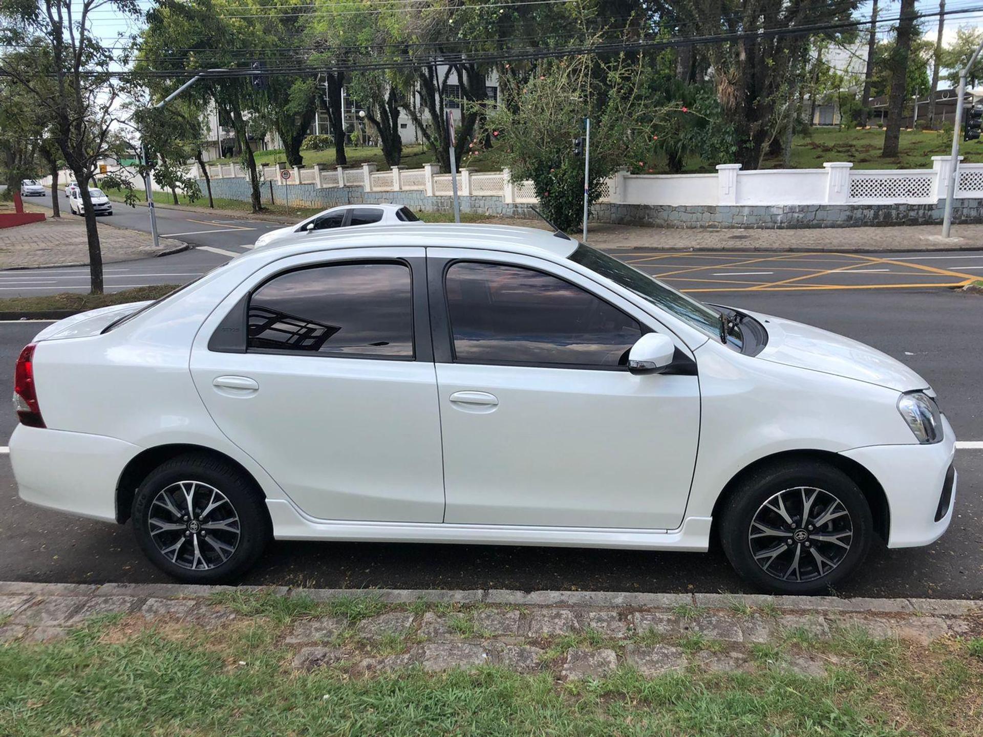 Foto 4 Toyota Etios Sedã