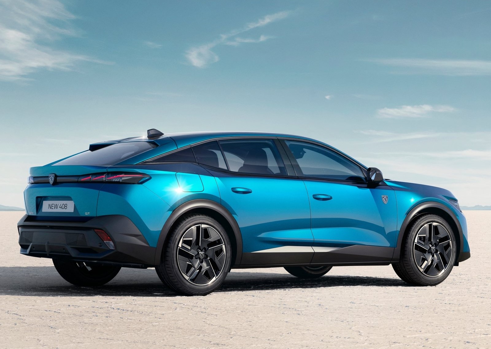 Peugeot 408 Hybrid (3)