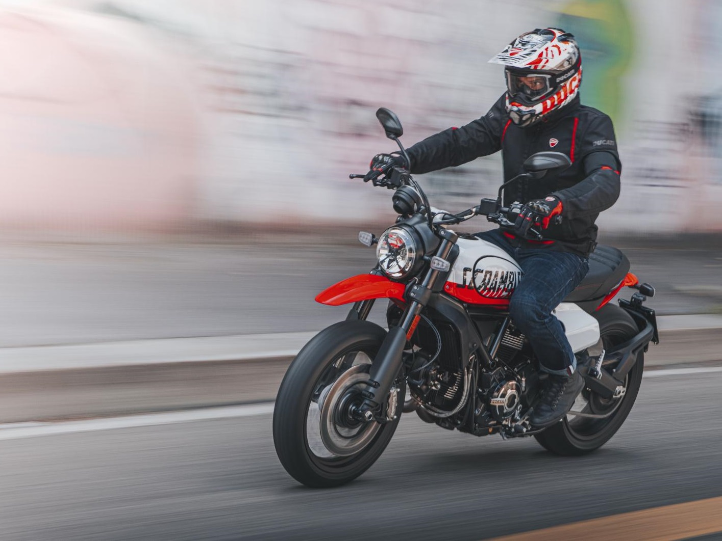 Ducati Scrambler Urban Motard 1