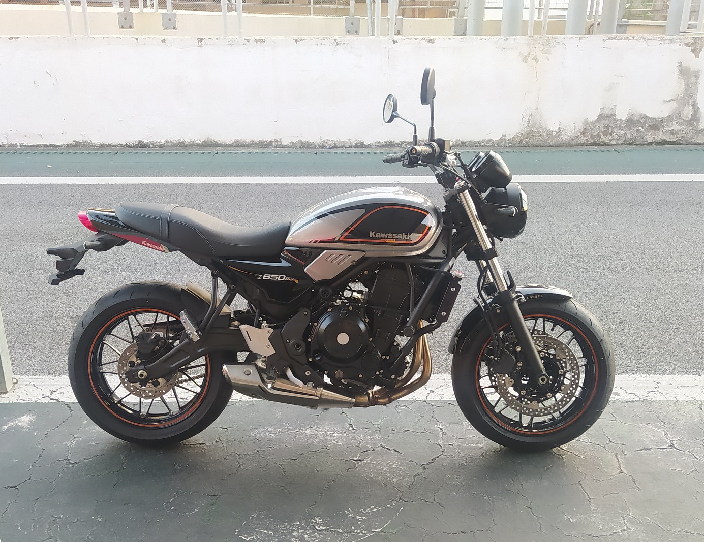Exclusivo aceleramos a nova Kawasaki Z 650 RS!