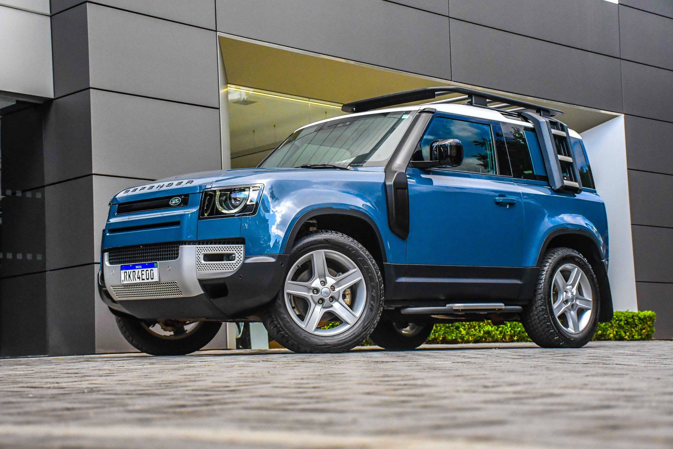 Land Rover Defender 90 Se P300 (2)