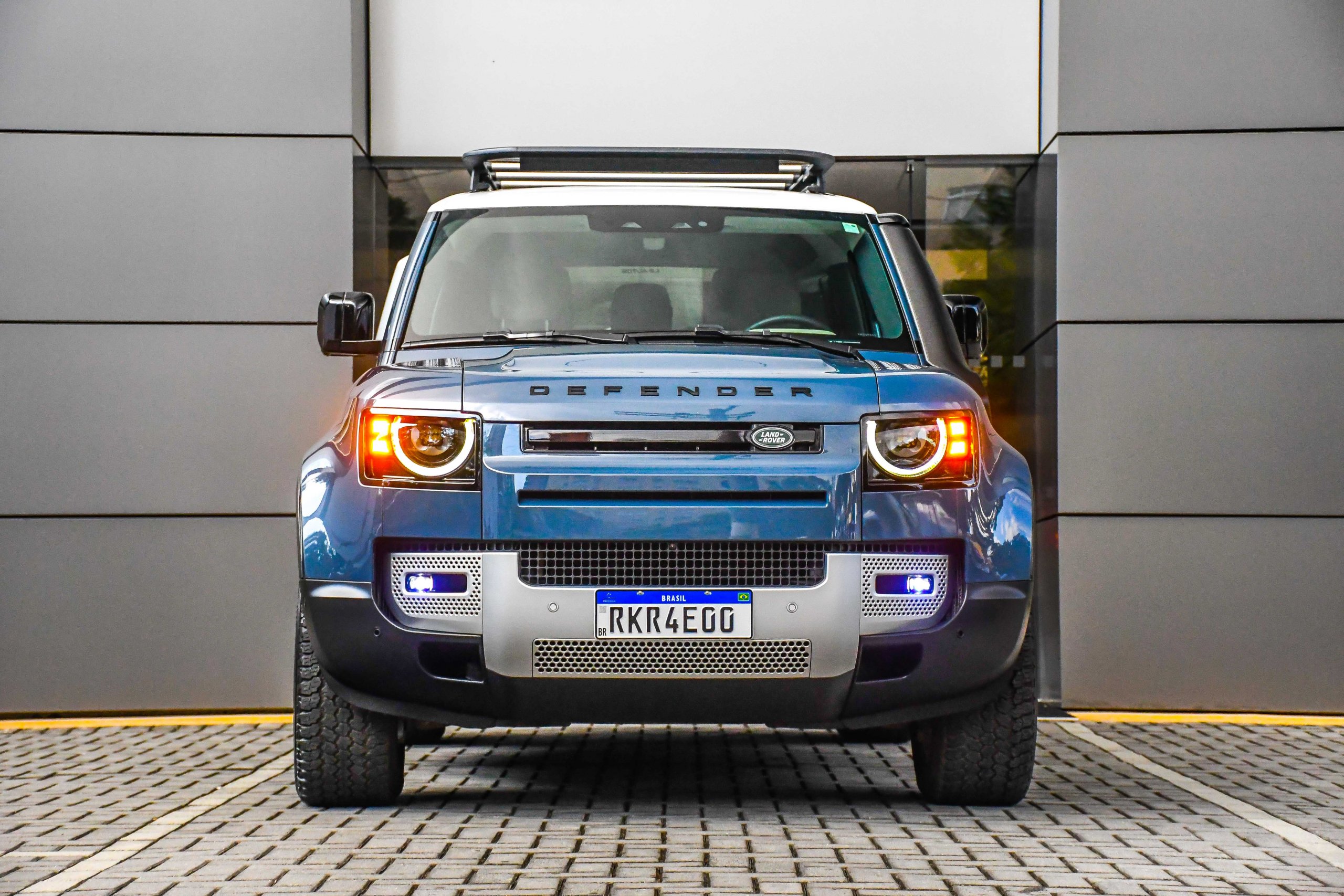 Land Rover Defender 90 Se P300 (18)