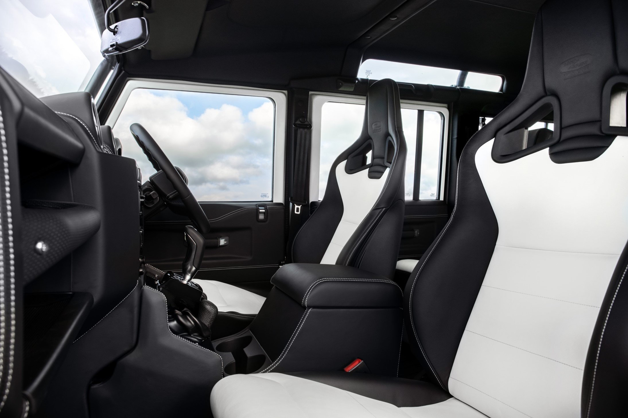 Interior Classic Defender Works V8 Trophy Ii
