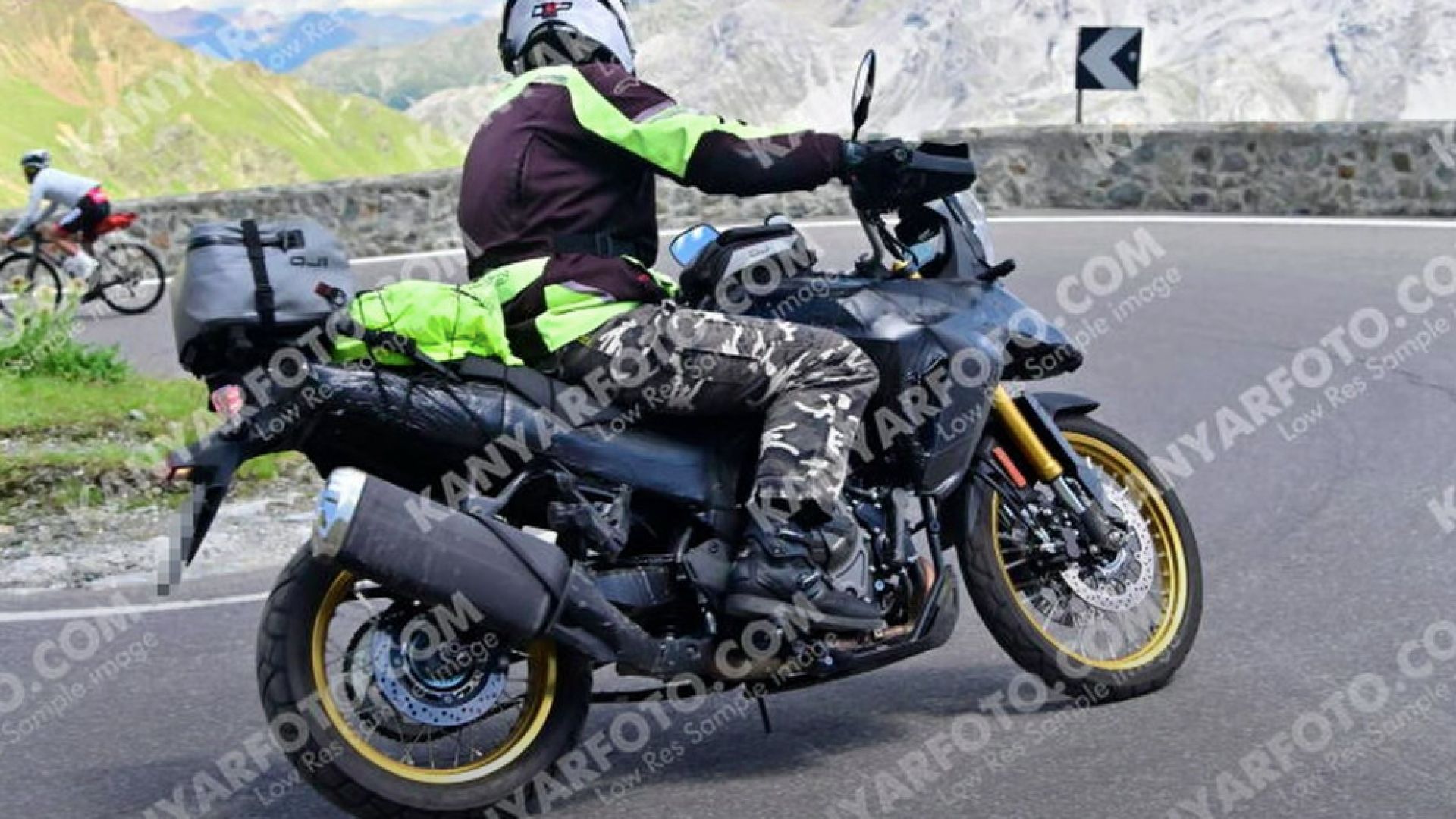 Nova Suzuki V Strom 700 3