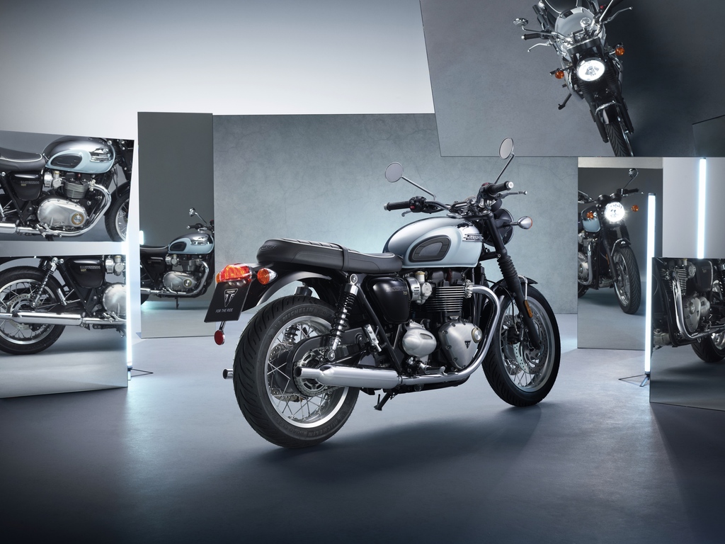 My23 Triumph T120chrome Edition Hero
