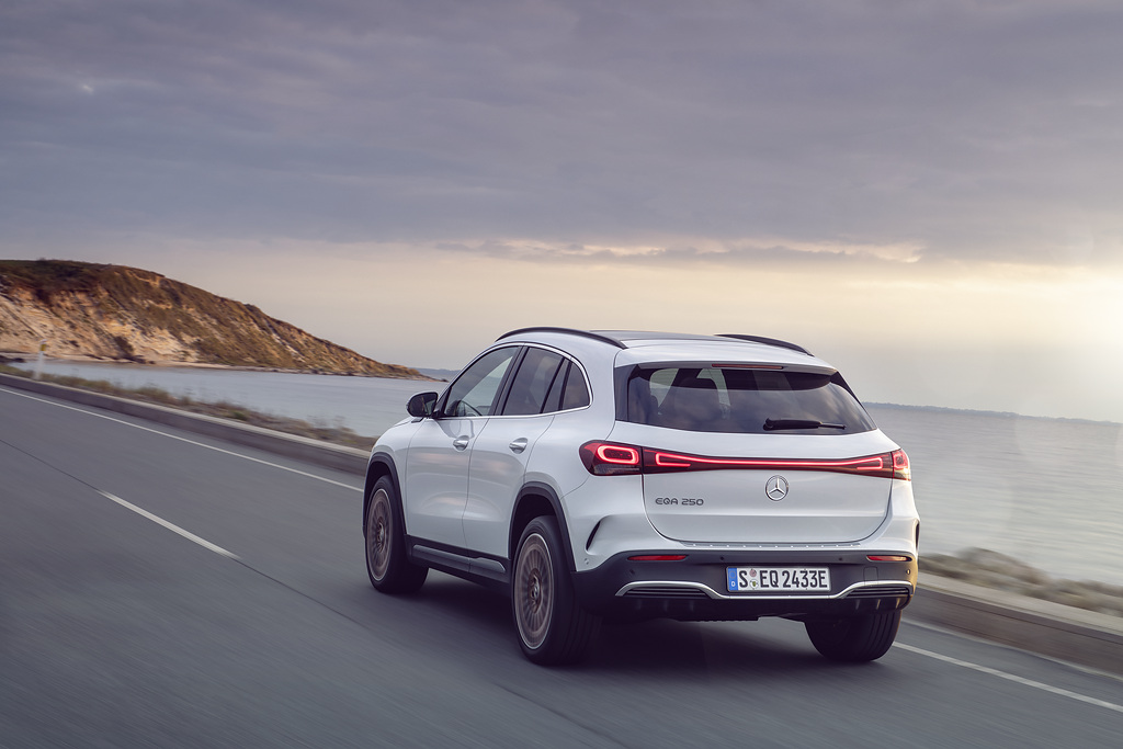 Der Eqa: Elektrischer Athlet Im Kompakten Format The Eqa: Electric Athlete In Compact Format