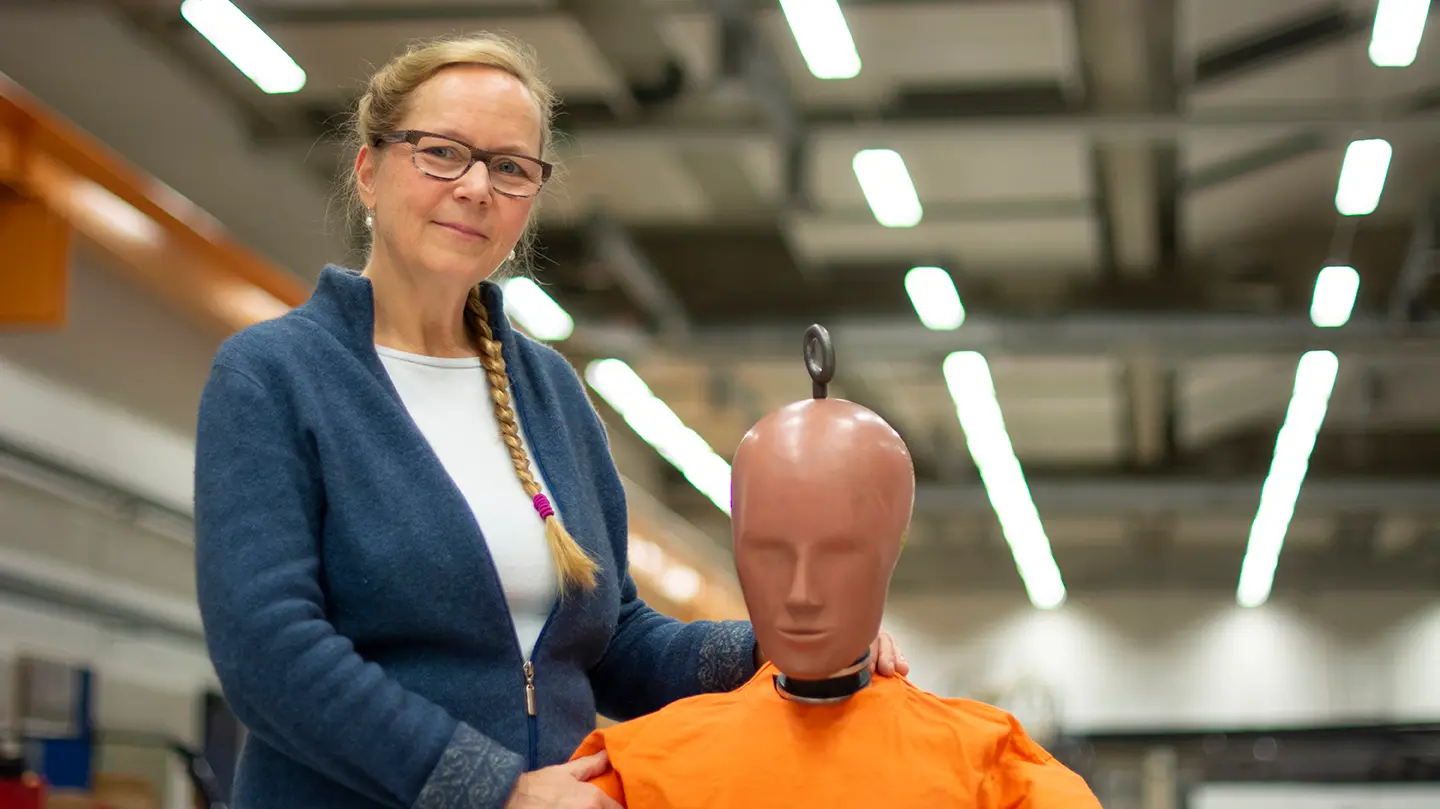 Boneco de teste de colisão feminino